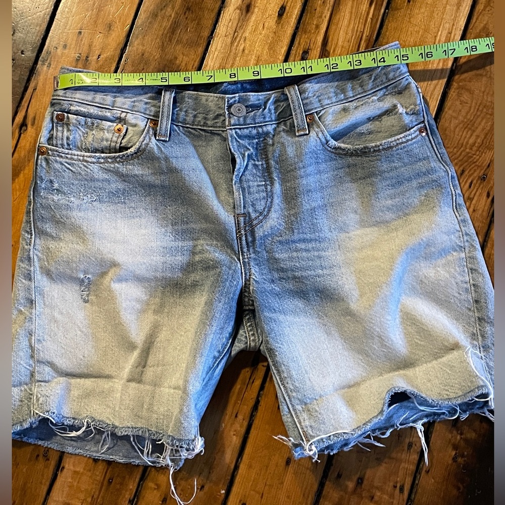 Levis 501 High rise Jean Shorts Women’s 30